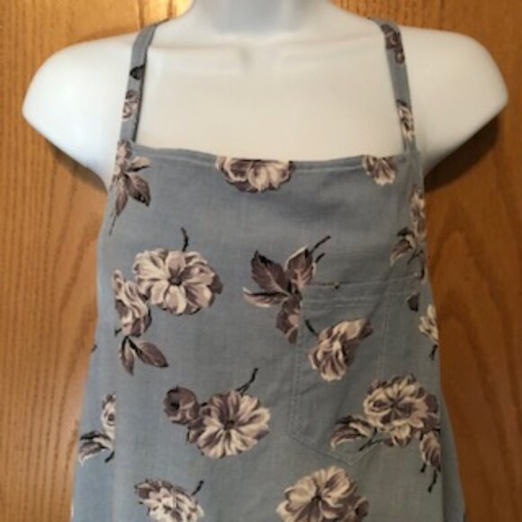 Vintage 1950s Lightweight Long Cotton Apron Blue Roses Pockets Adjustable Size - Picture 2 of 9
